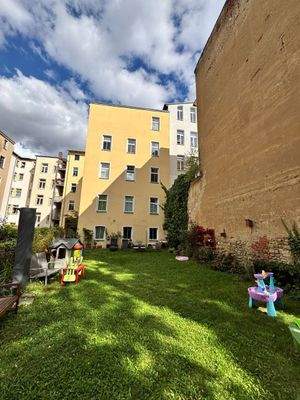 Rückgebäude und Grundstück