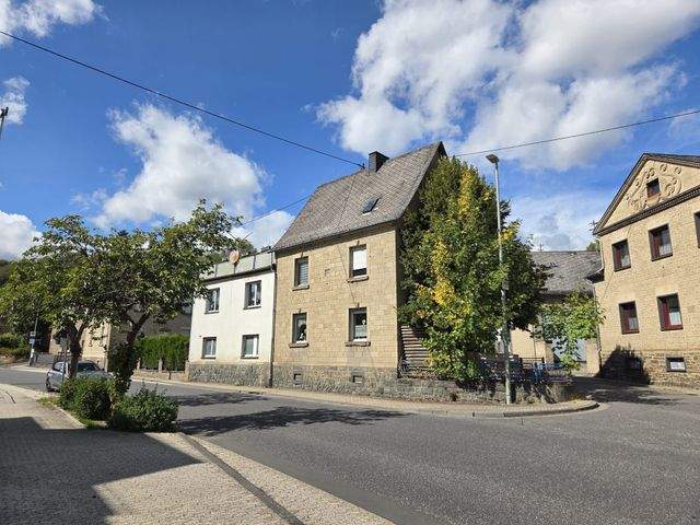 Wohnhaus + 2 Hallengeb&auml;uden in Rieden zw. Mayen u. Mendig