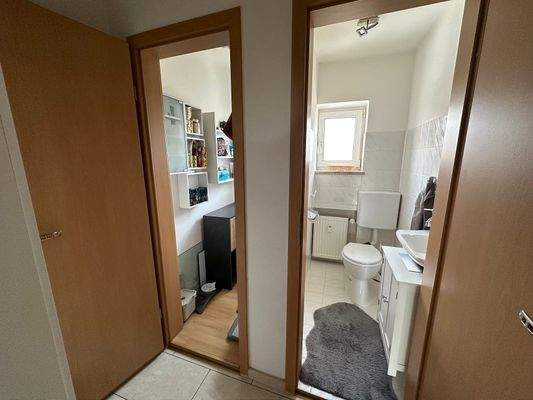 Abstellraum und separates WC