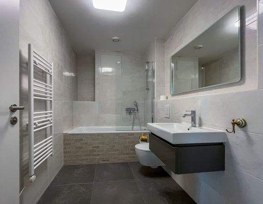 Badezimmer mit Waschmaschinenanschluss