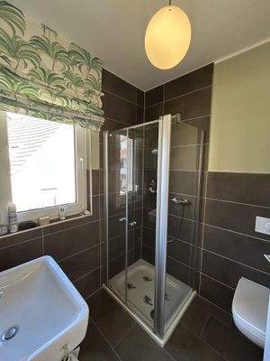 Gästebad mit Fenster