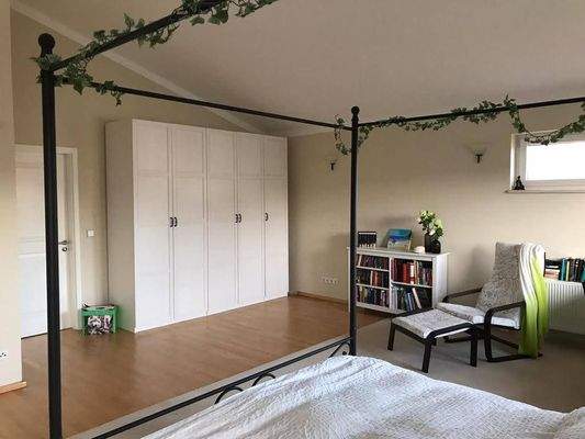 Schlafzimmer Eltern 2.jpg