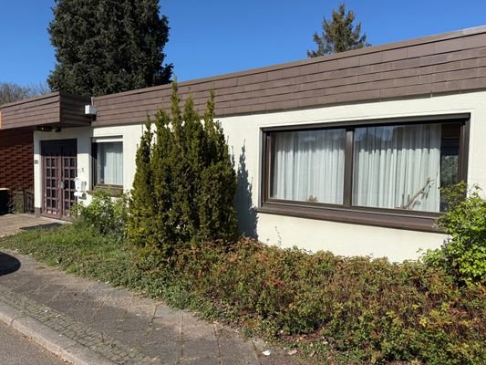 Vordere Hausansicht mit Eingang