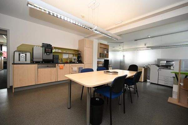 Sozialraum m. Einbauküche