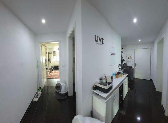 Blick Richtung Schlafraum, Gäste WC, Diele und Badezimmer