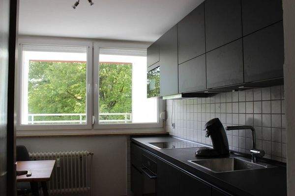 Küche mit Einbauküche