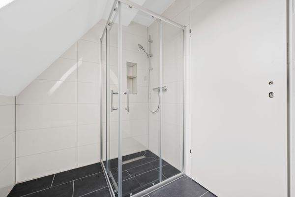 2. OG (links) | Badezimmer (2)