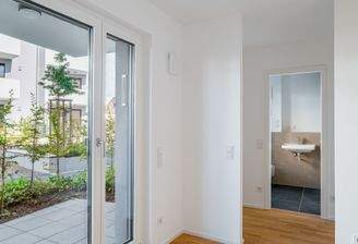 02_SZ mit Terrasse_Zugang zum Bad über Ankleide.jp