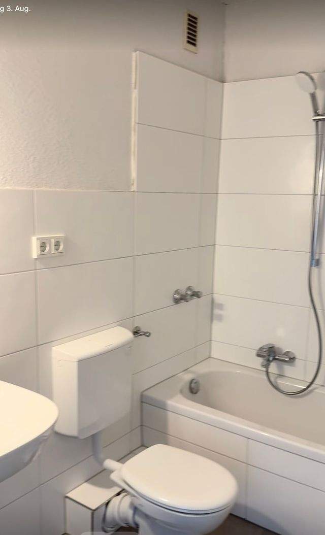 Witten-Sonnenschein: 3,5 Zimmer mit Balkon und 70m² in gepflegtem Haus - Photo 2