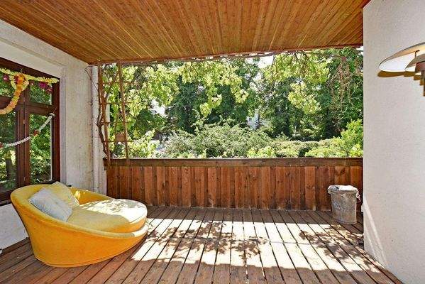 einladende Loggia im 1. OG