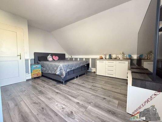 Schlafzimmer Rechte Seite OG