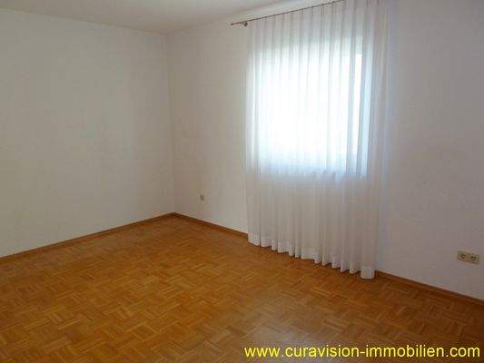 Schlafzimmer 2. Ansicht.JPG