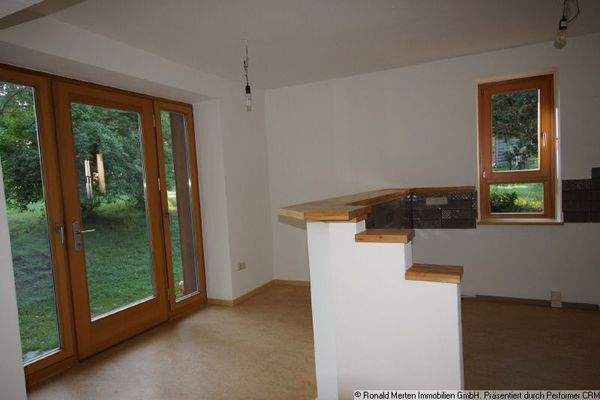 Küche mit Gartenausgang