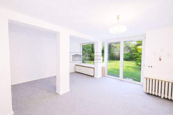 Wohnzimmer mit Gartenzugang