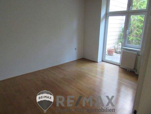 6 Schlafzimmer mit Ausgang zur Terrasse