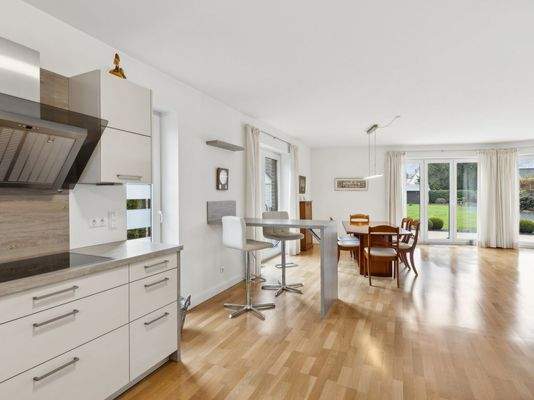 Küche und Essbereich EG