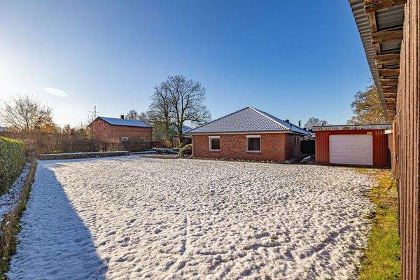 großzügiges Grundstück