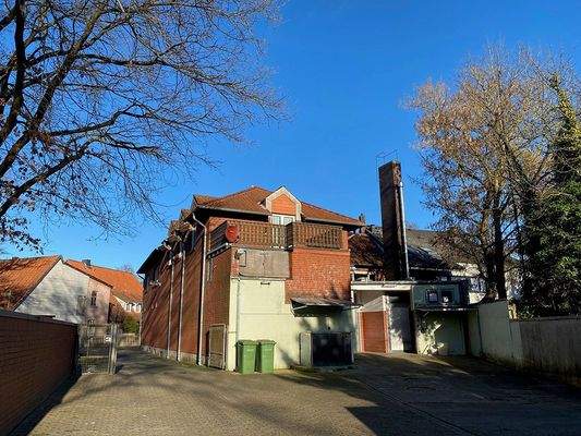 Außenansicht, Blick vom Grundstück