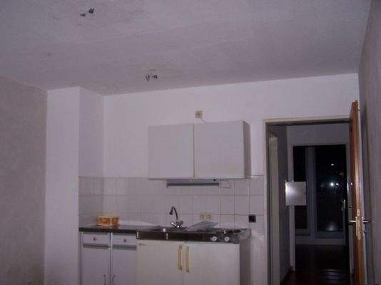 Küchenzeile im Wohnraum -Blick zum SZ