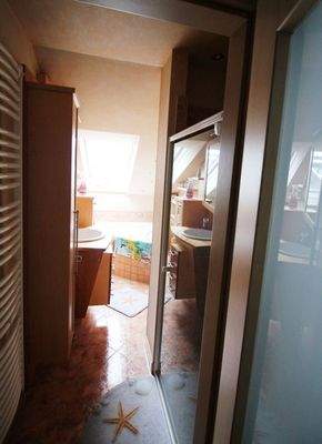 Wohnhaus 2-Bad mit Dusche und Eckwanne