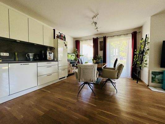 KÜCHE UND ESSBEREICH