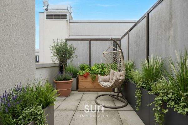 ZWEITE DACHTERASSE STAGED