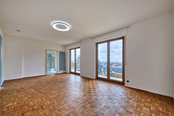 1st Floor: Master bedroom