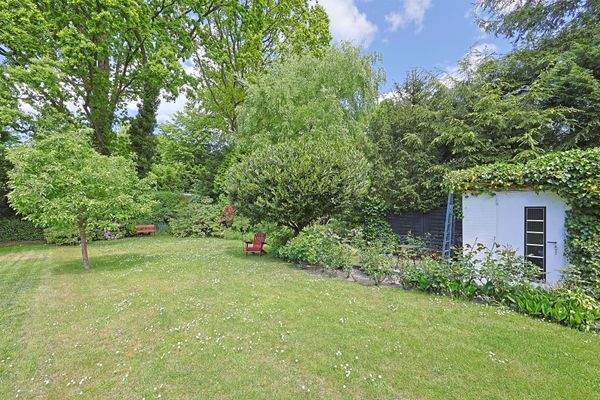 Pflegeleicht und schön - Garten der Haushälfte