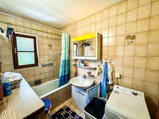 EG Bad mit Waschmaschinenanschluss