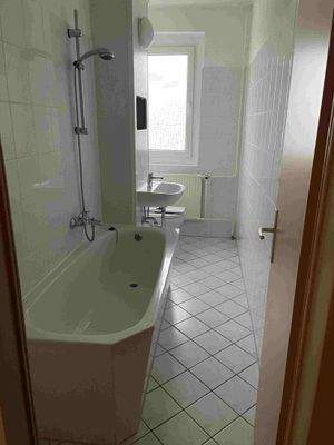 Blick ins Bad vom Flur