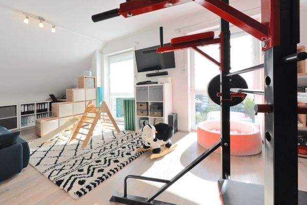 großer Studioraum im Dachgeschoss