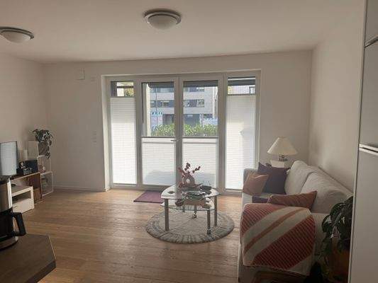 Wohnzimmer mit Ausgang zur Terrasse