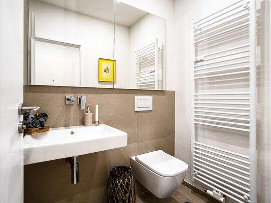 Vorderes Duschbad und Gäste-WC