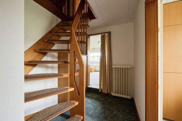 Flur nach oben - virtuell aufgeräumt - Lütt Immobilien - Sasel