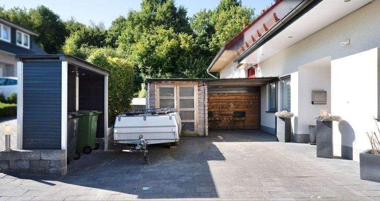 Vorderseite Stellplätze