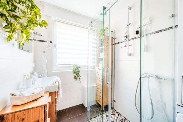 EG modernes TL-Badezimmer