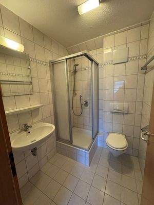 Bad mit Dusche u. WC DG