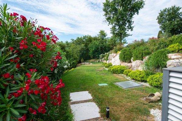 Eckreihenhaus-Villa mit großem Garten in Castion Veronese - Gardasee