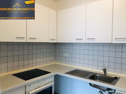 Küche mit Einbauküche - Immobilien Baumeister Neub
