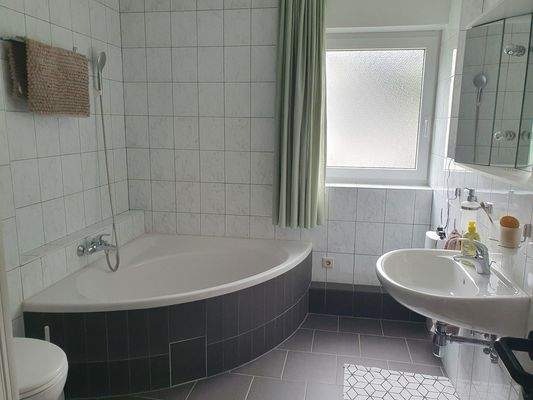 Bad mit Eckbadewanne
