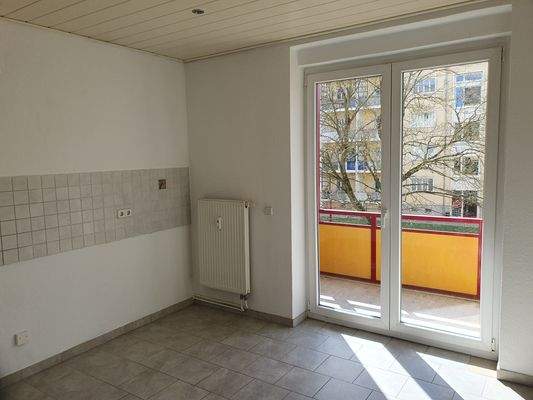 Küche mit Balkon (1).jpg