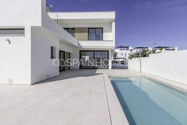 Villas with Pool in an Advantageous Location in San Javier