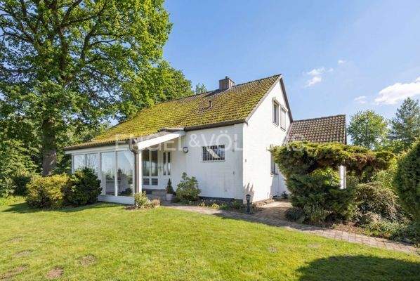 KI optimiertes Drohnenbild 2 Sommer(Eingangsbereich)