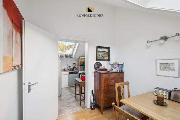 Essbereich mit Blick in die Küche