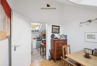 Essbereich mit Blick in die Küche