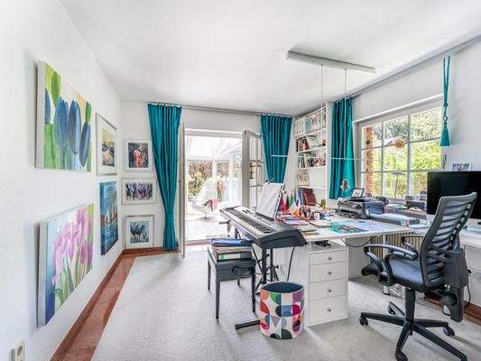 Büro im EG mit Zugang zum Wintergarten
