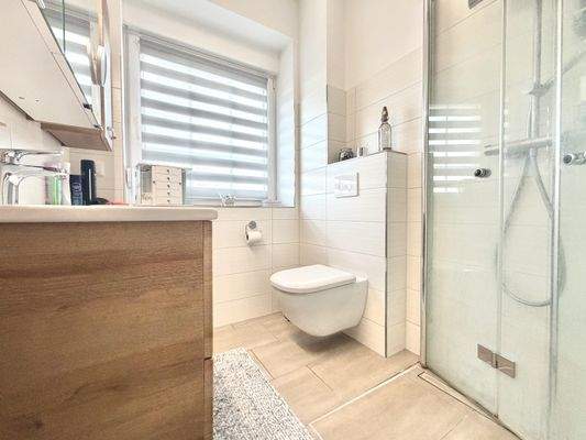 Badezimmer EG mit Dusche
