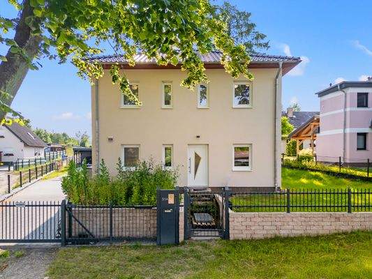 Außenansicht Eingang.JPG