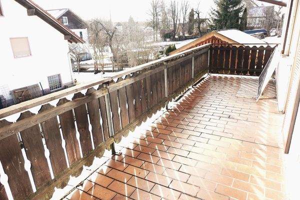 Balkon vom Erdgeschoss - ergibt sich durch Südhanglage.JPG