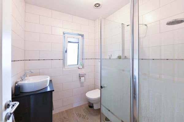 das Duschbad im Erdgeschoss